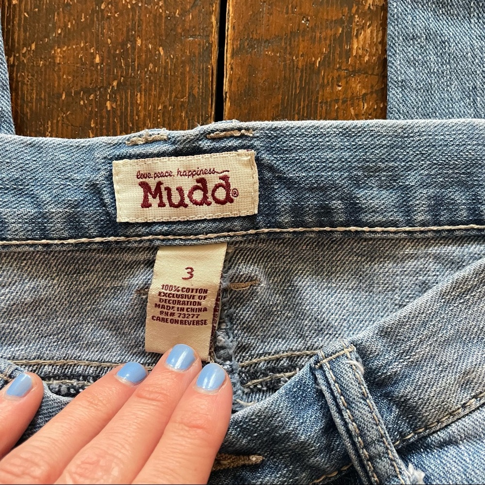 Distressed Jean Capri - Picture 3 of 4